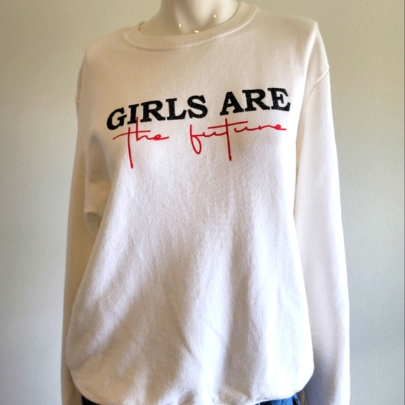 Winter White Red Girls Are The Future Cotton Sweatshirt Sz XL - Picture 2 of 9